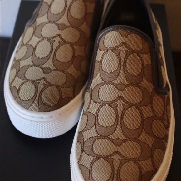 Signature Coach Slip on Sneaker - Picture 4 of 9